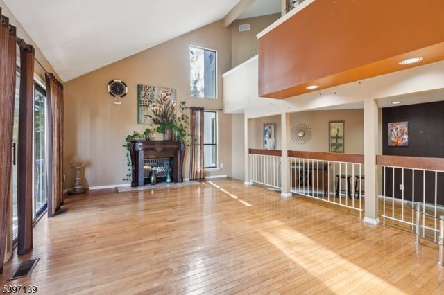 32 Magnolia Ct, South Brunswick Twp., NJ 08852