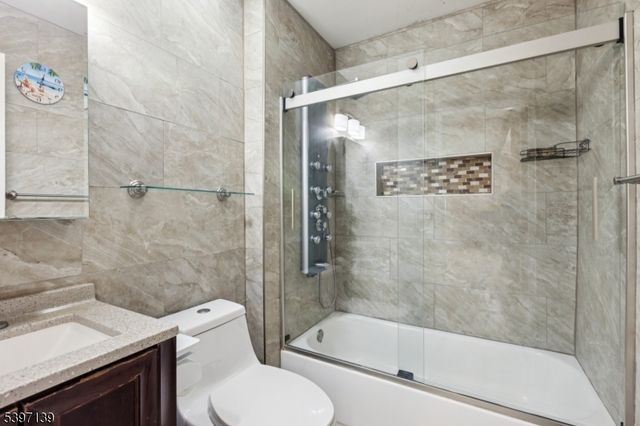 32 Magnolia Ct, South Brunswick Twp., NJ 08852