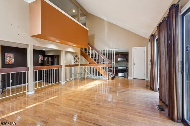 32 Magnolia Ct, South Brunswick Twp., NJ 08852