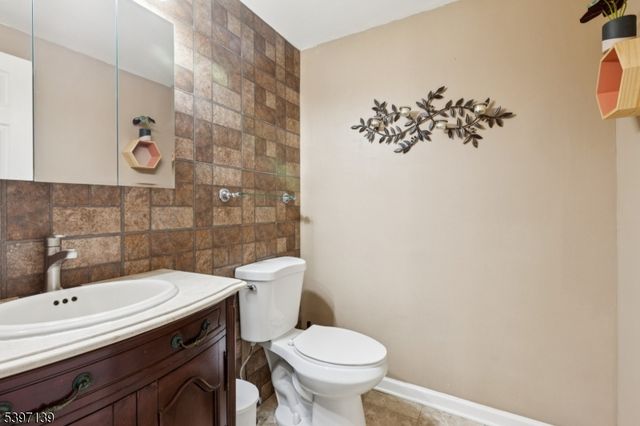 32 Magnolia Ct, South Brunswick Twp., NJ 08852