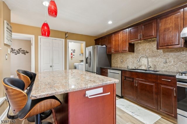 32 Magnolia Ct, South Brunswick Twp., NJ 08852