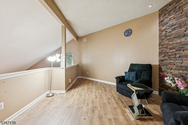 32 Magnolia Ct, South Brunswick Twp., NJ 08852