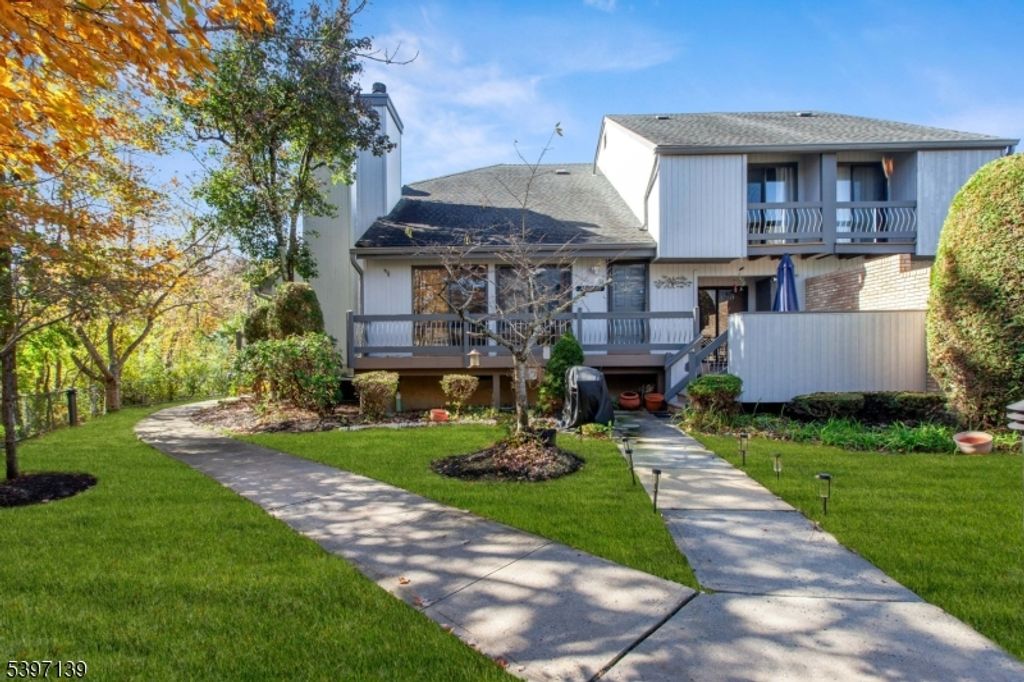 32 Magnolia Ct, South Brunswick Twp., NJ 08852