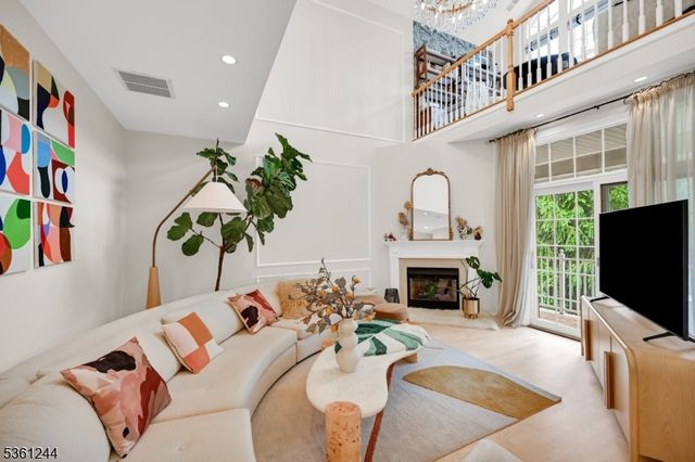 717 Regal Blvd, Livingston Twp., NJ 07039
