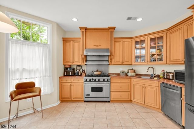 717 Regal Blvd, Livingston Twp., NJ 07039