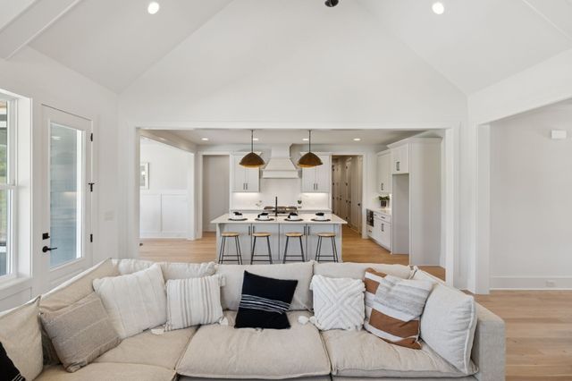 6001 Cypress Creek Rd, Spring Hill, TN 37174