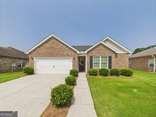 219 Cottage Circle, Byron, GA 31008