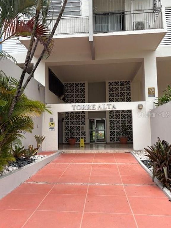 Image 2 of property listing at 274 CALLE URUGUAY COND TORRE ALTA 803, Hato Rey, PR 00917