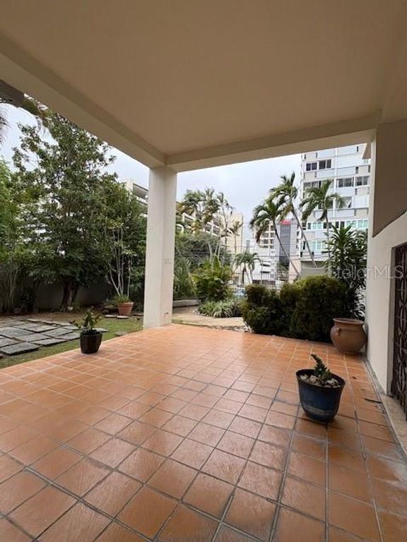 Image 8 of property listing at 274 CALLE URUGUAY COND TORRE ALTA 803, Hato Rey, PR 00917