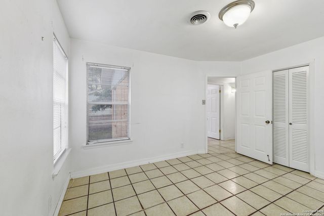 114 Beechwood, Universal City, TX 78148