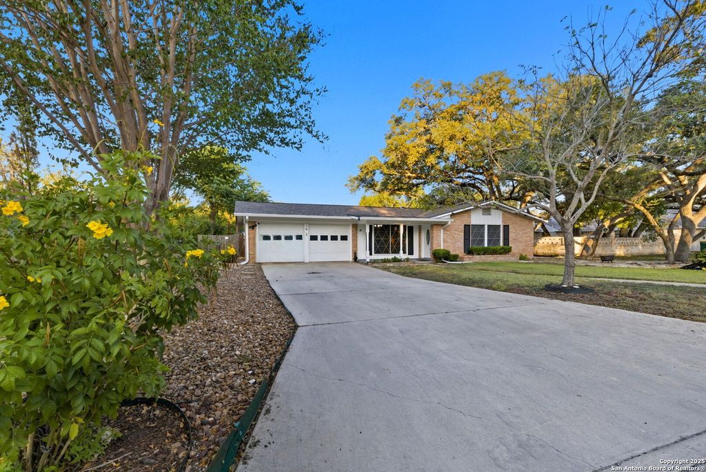 114 Beechwood, Universal City, TX 78148