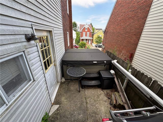 233 Fordyce St, Bon Air, PA 15210