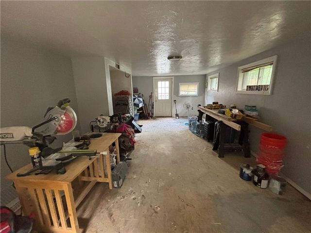 233 Fordyce St, Bon Air, PA 15210