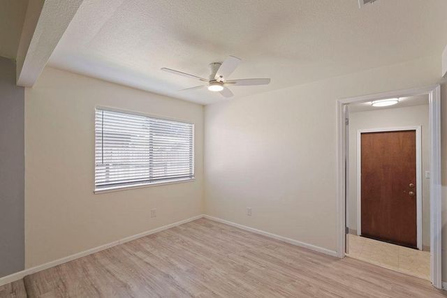 303 Vineyard Dr, Lodi, CA 95240