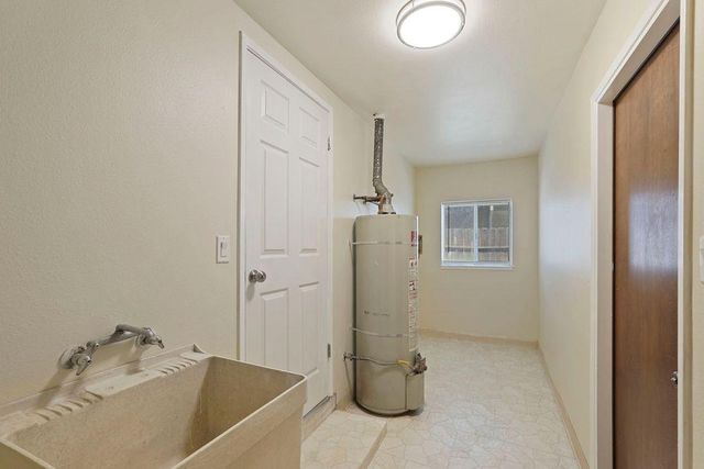 303 Vineyard Dr, Lodi, CA 95240