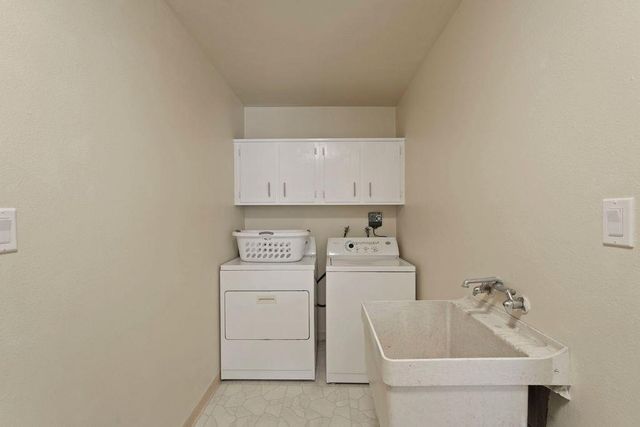303 Vineyard Dr, Lodi, CA 95240