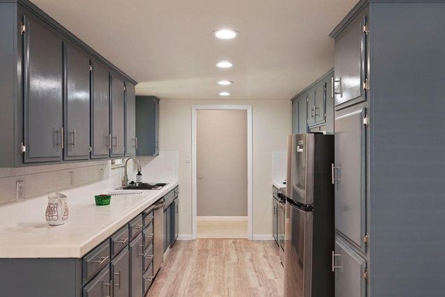 303 Vineyard Dr, Lodi, CA 95240