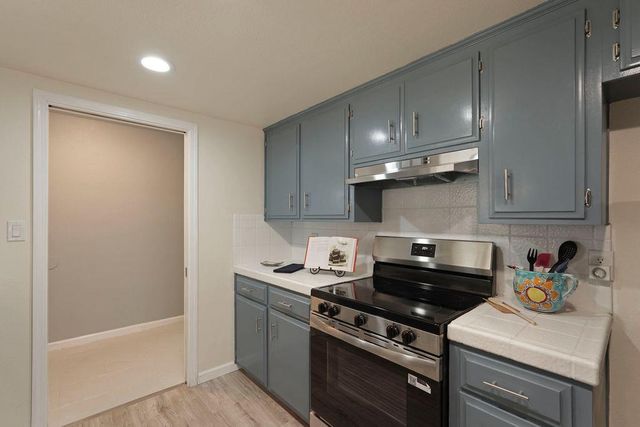 303 Vineyard Dr, Lodi, CA 95240