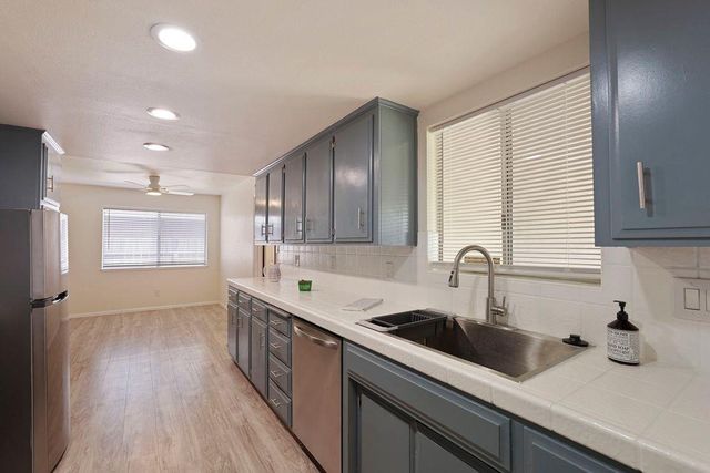 303 Vineyard Dr, Lodi, CA 95240