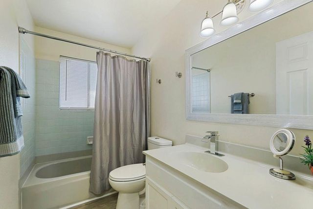 303 Vineyard Dr, Lodi, CA 95240