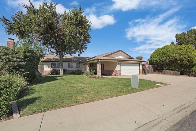 303 Vineyard Dr, Lodi, CA 95240