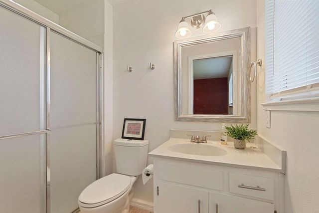 303 Vineyard Dr, Lodi, CA 95240
