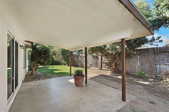 303 Vineyard Dr, Lodi, CA 95240