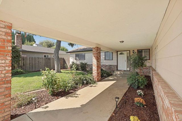 303 Vineyard Dr, Lodi, CA 95240