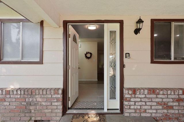 303 Vineyard Dr, Lodi, CA 95240