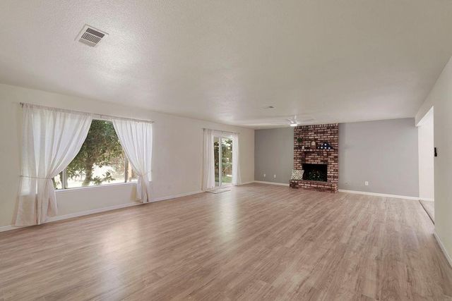 303 Vineyard Dr, Lodi, CA 95240