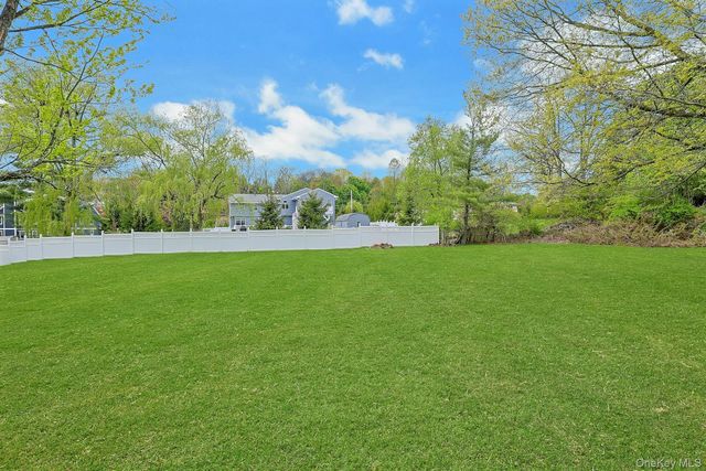 110 Eastview Drive, Valhalla, NY 10595