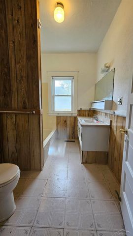 2215 Lincoln Avenue, Saginaw, MI 48601