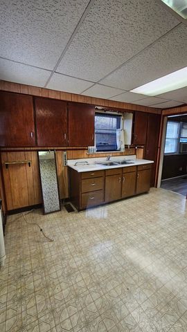 2215 Lincoln Avenue, Saginaw, MI 48601