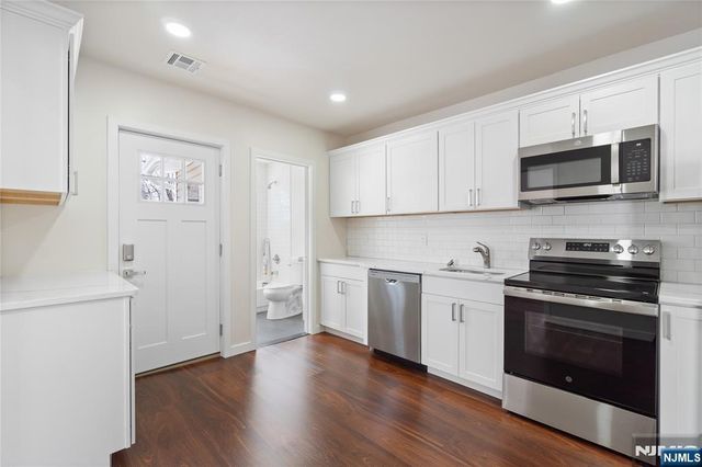 824 George Street 2nd floor, Plainfield, NJ 07062