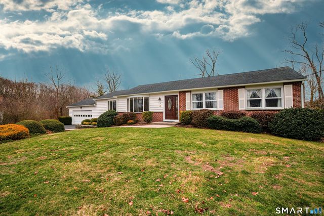 17 Arrowhead Lane, Branford, CT 06405