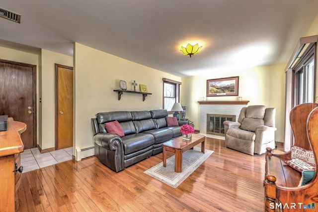 17 Arrowhead Lane, Branford, CT 06405