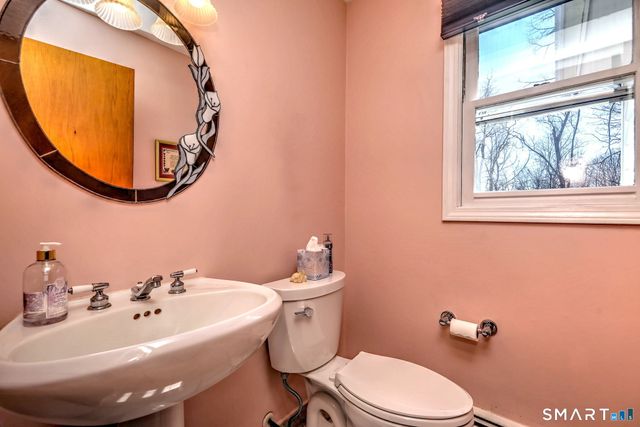 17 Arrowhead Lane, Branford, CT 06405