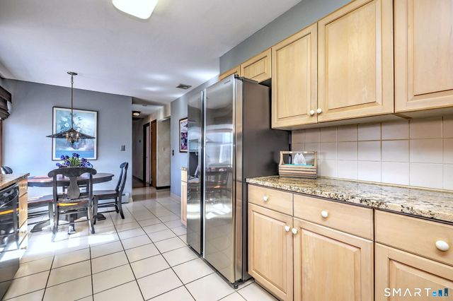 17 Arrowhead Lane, Branford, CT 06405