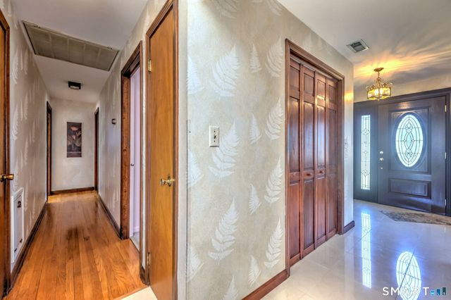 17 Arrowhead Lane, Branford, CT 06405