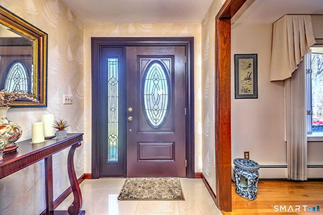 17 Arrowhead Lane, Branford, CT 06405