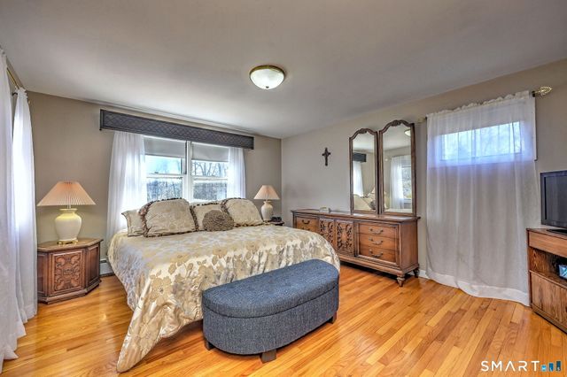 17 Arrowhead Lane, Branford, CT 06405