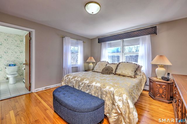 17 Arrowhead Lane, Branford, CT 06405