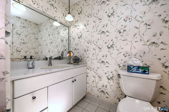 17 Arrowhead Lane, Branford, CT 06405