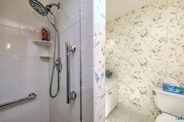 17 Arrowhead Lane, Branford, CT 06405