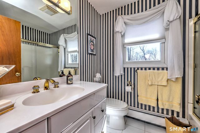 17 Arrowhead Lane, Branford, CT 06405