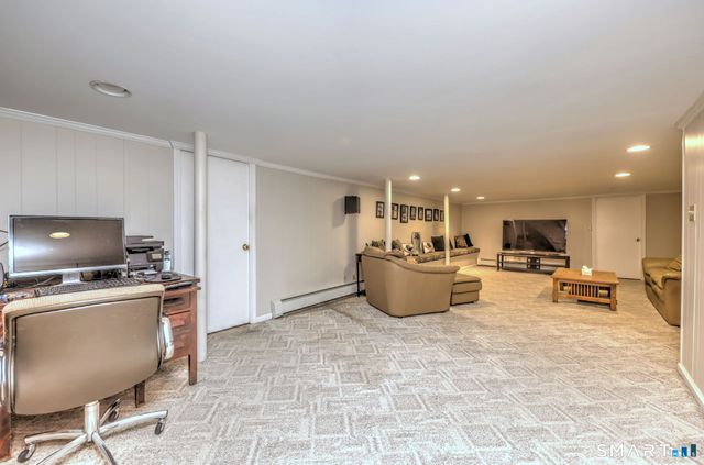 17 Arrowhead Lane, Branford, CT 06405