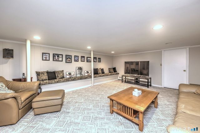 17 Arrowhead Lane, Branford, CT 06405