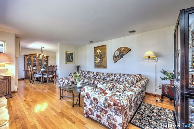 17 Arrowhead Lane, Branford, CT 06405