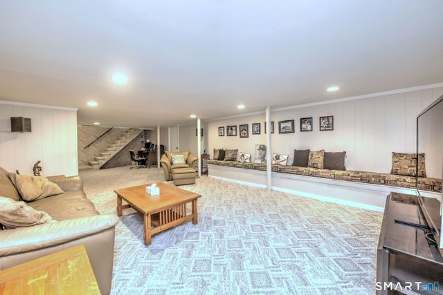 17 Arrowhead Lane, Branford, CT 06405