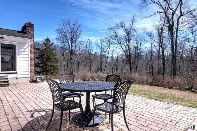 17 Arrowhead Lane, Branford, CT 06405